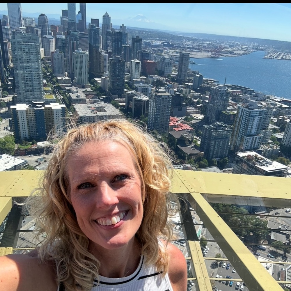Meet your Posher, Danielle, a/k/a, Poshmark closet danibarr17 - Picture 3 of 4